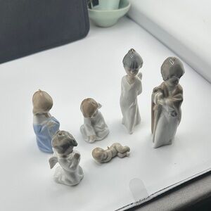 LlADRO Ceramic Nativity Figurine Set